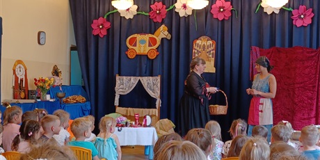 Powiększ grafikę: teatrzyk-nauczyciele-dzieciom-kopciuszek-625832.jpg