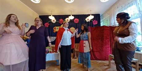 Powiększ grafikę: teatrzyk-nauczyciele-dzieciom-kopciuszek-625838.jpg