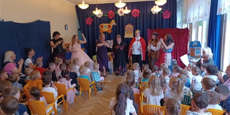Powiększ grafikę: teatrzyk-nauczyciele-dzieciom-kopciuszek-625856.jpg