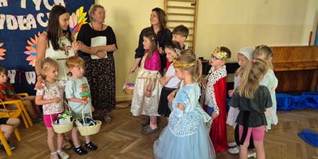 Powiększ grafikę: tradycyjne-pozegnanie-absolwentow-706356.jpg