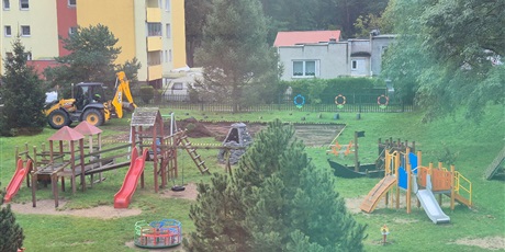 Powiększ grafikę: uroczyste-otwarcie-boiska-do-pilki-noznej-w-naszym-przedszkolu-651804.jpg