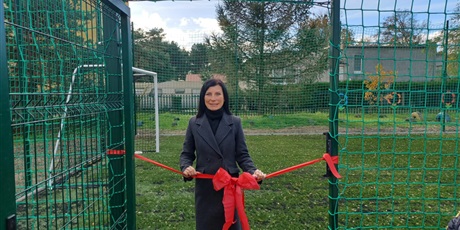 Powiększ grafikę: uroczyste-otwarcie-boiska-do-pilki-noznej-w-naszym-przedszkolu-651808.jpg