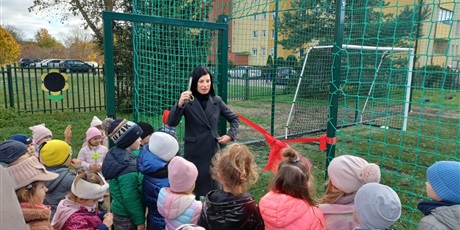 Powiększ grafikę: uroczyste-otwarcie-boiska-do-pilki-noznej-w-naszym-przedszkolu-651817.jpg