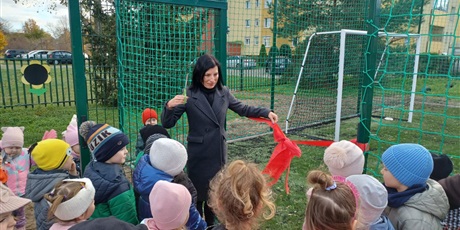 Powiększ grafikę: uroczyste-otwarcie-boiska-do-pilki-noznej-w-naszym-przedszkolu-651819.jpg