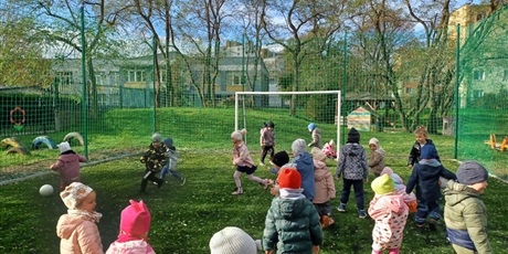 Powiększ grafikę: uroczyste-otwarcie-boiska-do-pilki-noznej-w-naszym-przedszkolu-651826.jpg