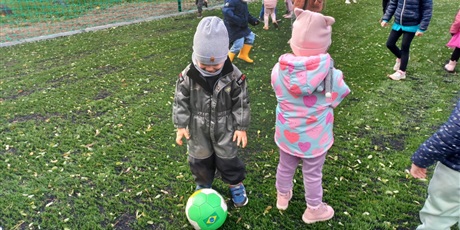 Powiększ grafikę: uroczyste-otwarcie-boiska-do-pilki-noznej-w-naszym-przedszkolu-651828.jpg