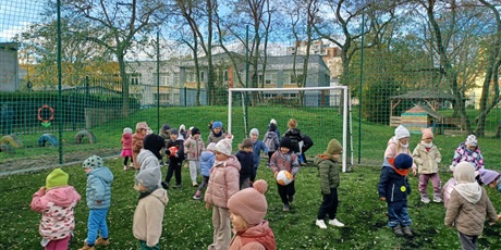 Powiększ grafikę: uroczyste-otwarcie-boiska-do-pilki-noznej-w-naszym-przedszkolu-651831.jpg