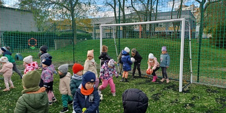 Powiększ grafikę: uroczyste-otwarcie-boiska-do-pilki-noznej-w-naszym-przedszkolu-651833.jpg