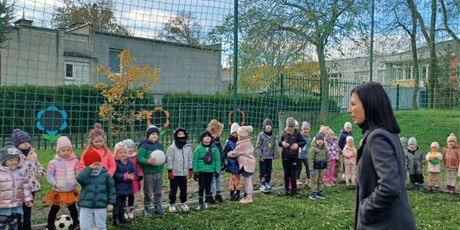 Powiększ grafikę: uroczyste-otwarcie-boiska-do-pilki-noznej-w-naszym-przedszkolu-651834.jpg