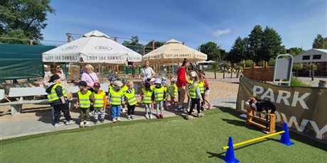 Powiększ grafikę: wesole-skrzaty-zdobywaja-costerina-park-700455.jpg