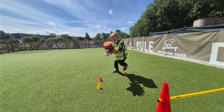 Powiększ grafikę: wesole-skrzaty-zdobywaja-costerina-park-700462.jpg