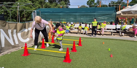 Powiększ grafikę: wesole-skrzaty-zdobywaja-costerina-park-700471.jpg