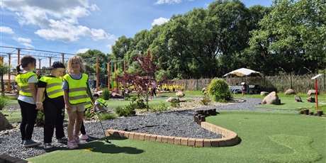 Powiększ grafikę: wesole-skrzaty-zdobywaja-costerina-park-700475.jpg