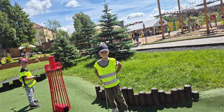 Powiększ grafikę: wesole-skrzaty-zdobywaja-costerina-park-700480.jpg