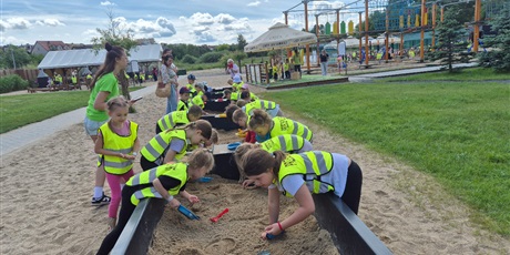 Powiększ grafikę: wesole-skrzaty-zdobywaja-costerina-park-700484.jpg