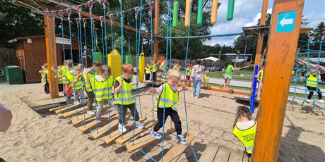 Powiększ grafikę: wesole-skrzaty-zdobywaja-costerina-park-700492.jpg
