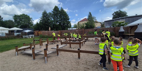 Powiększ grafikę: wesole-skrzaty-zdobywaja-costerina-park-700501.jpg