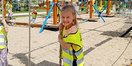 Powiększ grafikę: wesole-skrzaty-zdobywaja-costerina-park-700512.jpg