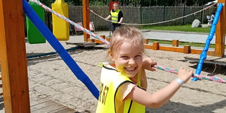 Powiększ grafikę: wesole-skrzaty-zdobywaja-costerina-park-700513.jpg