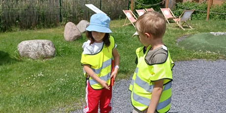 Powiększ grafikę: wesole-skrzaty-zdobywaja-costerina-park-700542.jpg