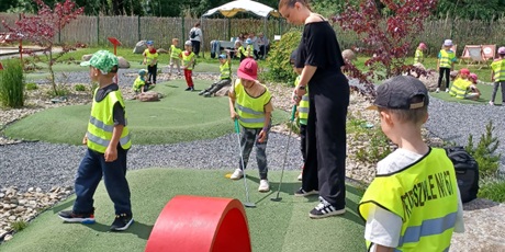 Powiększ grafikę: wesole-skrzaty-zdobywaja-costerina-park-700543.jpg