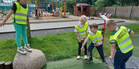 Powiększ grafikę: wesole-skrzaty-zdobywaja-costerina-park-700545.jpg