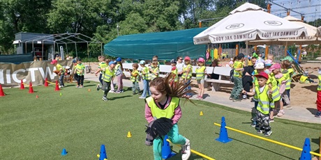 Powiększ grafikę: wesole-skrzaty-zdobywaja-costerina-park-700559.jpg