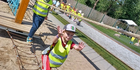 Powiększ grafikę: wesole-skrzaty-zdobywaja-costerina-park-700565.jpg