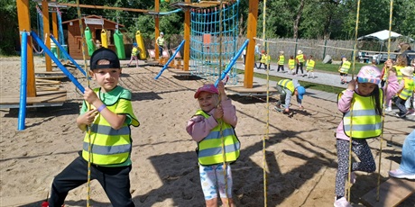 Powiększ grafikę: wesole-skrzaty-zdobywaja-costerina-park-700568.jpg