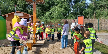 Powiększ grafikę: wesole-skrzaty-zdobywaja-costerina-park-700569.jpg