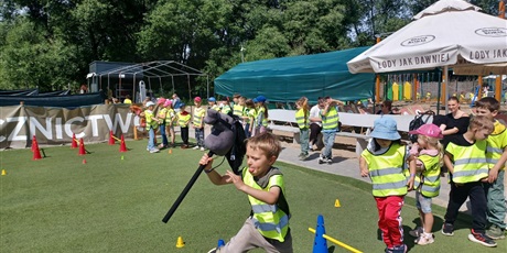 Powiększ grafikę: wesole-skrzaty-zdobywaja-costerina-park-700570.jpg
