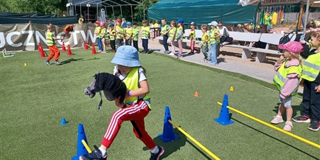 Powiększ grafikę: wesole-skrzaty-zdobywaja-costerina-park-700571.jpg