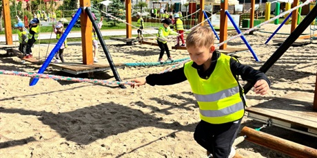 Powiększ grafikę: wesole-skrzaty-zdobywaja-costerina-park-700577.jpg