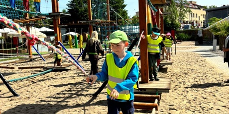 Powiększ grafikę: wesole-skrzaty-zdobywaja-costerina-park-700579.jpg
