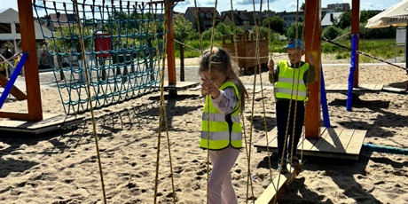 Powiększ grafikę: wesole-skrzaty-zdobywaja-costerina-park-700580.jpg
