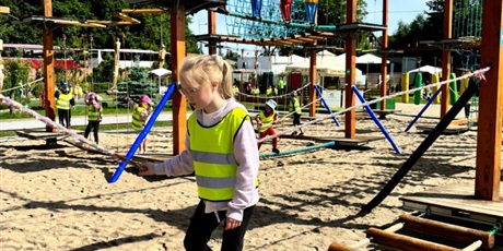 Powiększ grafikę: wesole-skrzaty-zdobywaja-costerina-park-700581.jpg