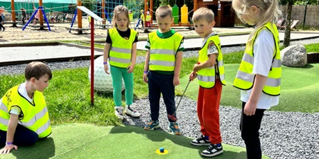 Powiększ grafikę: wesole-skrzaty-zdobywaja-costerina-park-700594.jpg