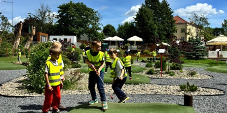 Powiększ grafikę: wesole-skrzaty-zdobywaja-costerina-park-700595.jpg