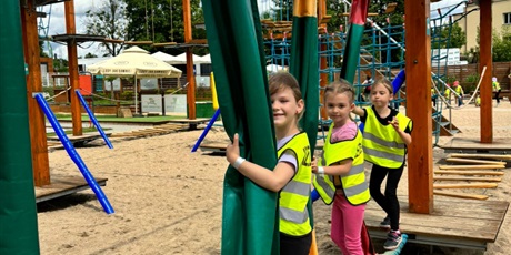 Powiększ grafikę: wesole-skrzaty-zdobywaja-costerina-park-700601.jpg