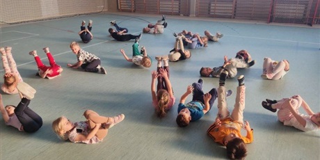 Powiększ grafikę: wizyta-dzieci-z-grupy-elfow-w-przedszkolu-nr-44-zso-10-w-gdansku-671006.jpg