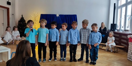 Powiększ grafikę: wizyta-dzieci-z-grupy-elfow-w-przedszkolu-nr-44-zso-10-w-gdansku-671018.jpg