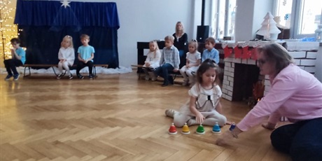 Powiększ grafikę: wizyta-dzieci-z-grupy-elfow-w-przedszkolu-nr-44-zso-10-w-gdansku-671019.jpg