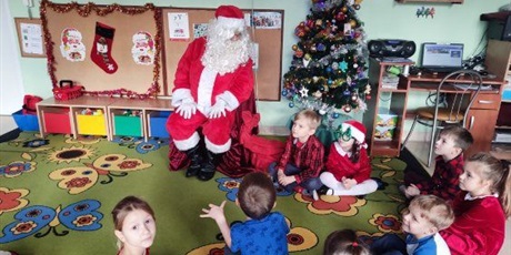 Powiększ grafikę: wizyta-mikolaja-i-elfa-w-wesolych-skrzatach-prezenty-i-swiateczna-zabawa-w-grupach-665709.jpg