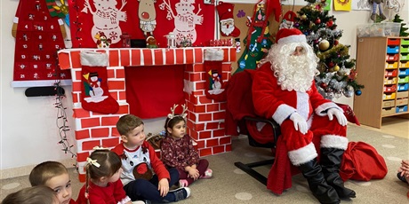 Powiększ grafikę: wizyta-mikolaja-i-elfa-w-wesolych-skrzatach-prezenty-i-swiateczna-zabawa-w-grupach-665721.jpg