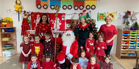 Powiększ grafikę: wizyta-mikolaja-i-elfa-w-wesolych-skrzatach-prezenty-i-swiateczna-zabawa-w-grupach-665726.jpg