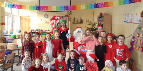 Powiększ grafikę: wizyta-mikolaja-i-elfa-w-wesolych-skrzatach-prezenty-i-swiateczna-zabawa-w-grupach-666943.jpg