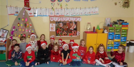 Powiększ grafikę: wizyta-mikolaja-i-elfa-w-wesolych-skrzatach-prezenty-i-swiateczna-zabawa-w-grupach-666944.jpg