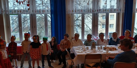 Powiększ grafikę: wizyta-seniorow-w-wesolych-skrzatach-na-przedstawieniu-z-okazji-dnia-niepodleglosci-657009.jpg