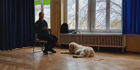 Powiększ grafikę: wizyta-strazy-miejskiej-z-psem-688527.jpg