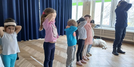 Powiększ grafikę: wizyta-strazy-miejskiej-z-psem-688540.jpg